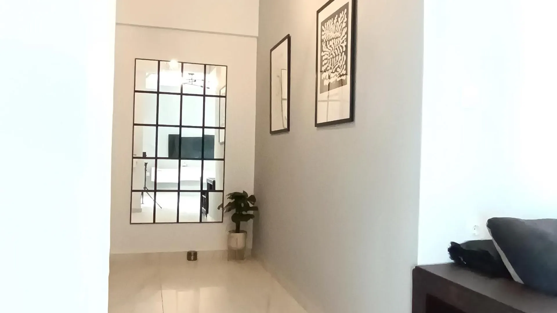 Comfort Corner 75Sm 100Mbs Thessaloniki