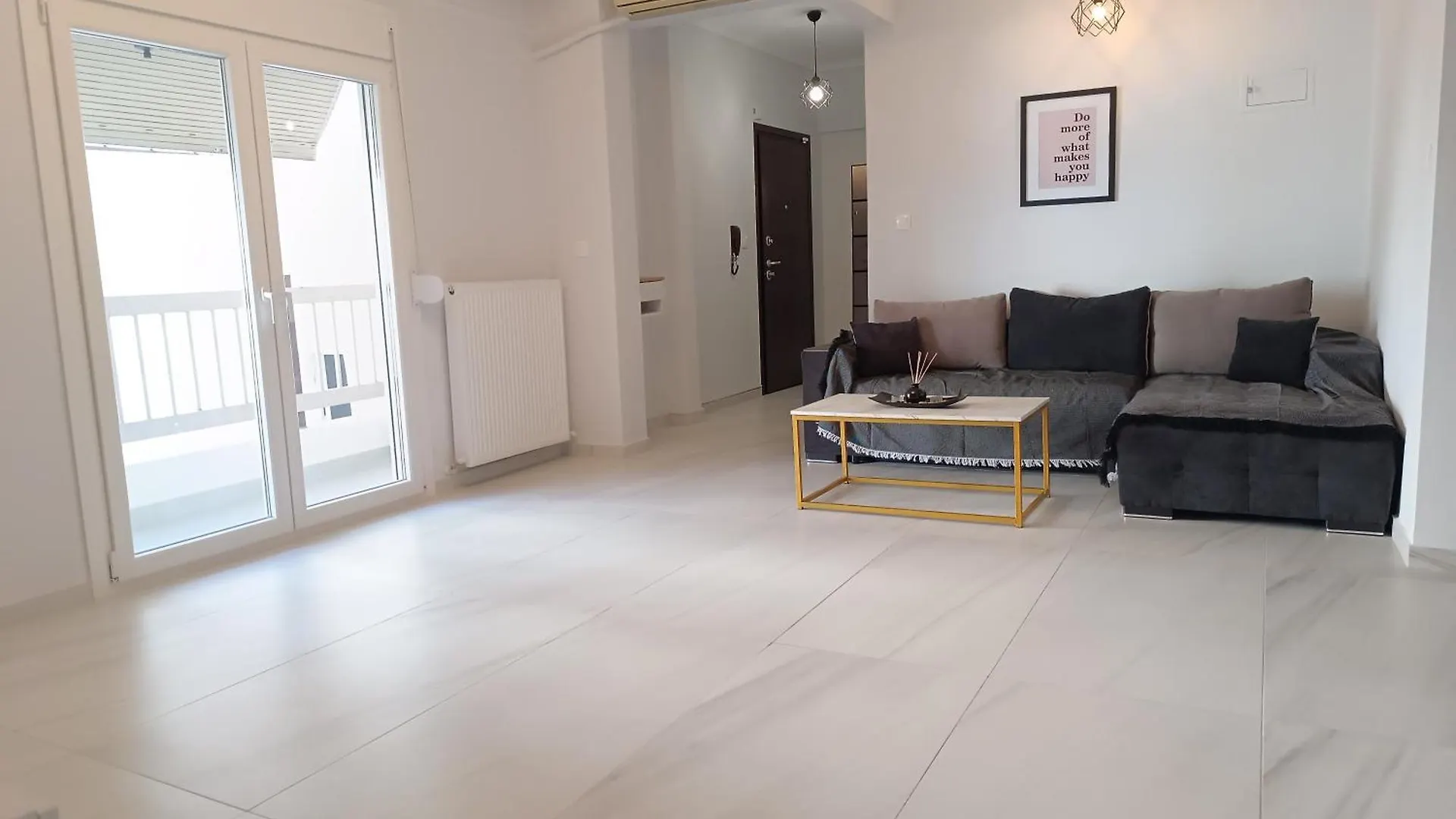 Comfort Corner 75Sm 100Mbs Thessaloniki